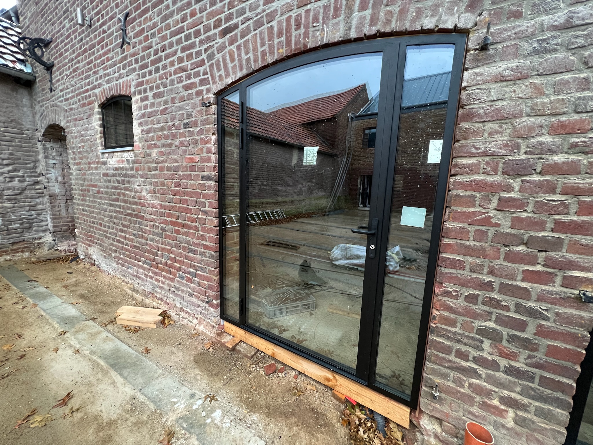 stalen buitendeur met glas